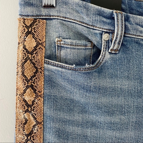 BLANKNYC The Bond Python Print Trim Skinny Jeans - Picture 4 of 12